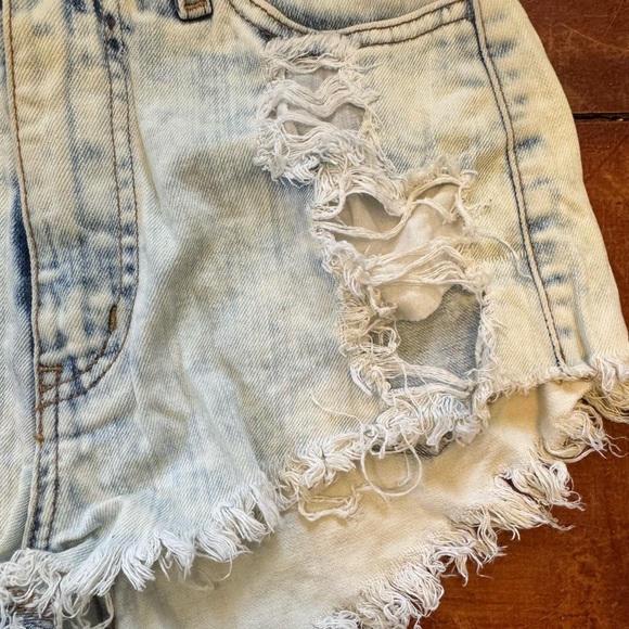 DENIM SHORTS - vibrant MIU micro denim shorts - Picture 4 of 8